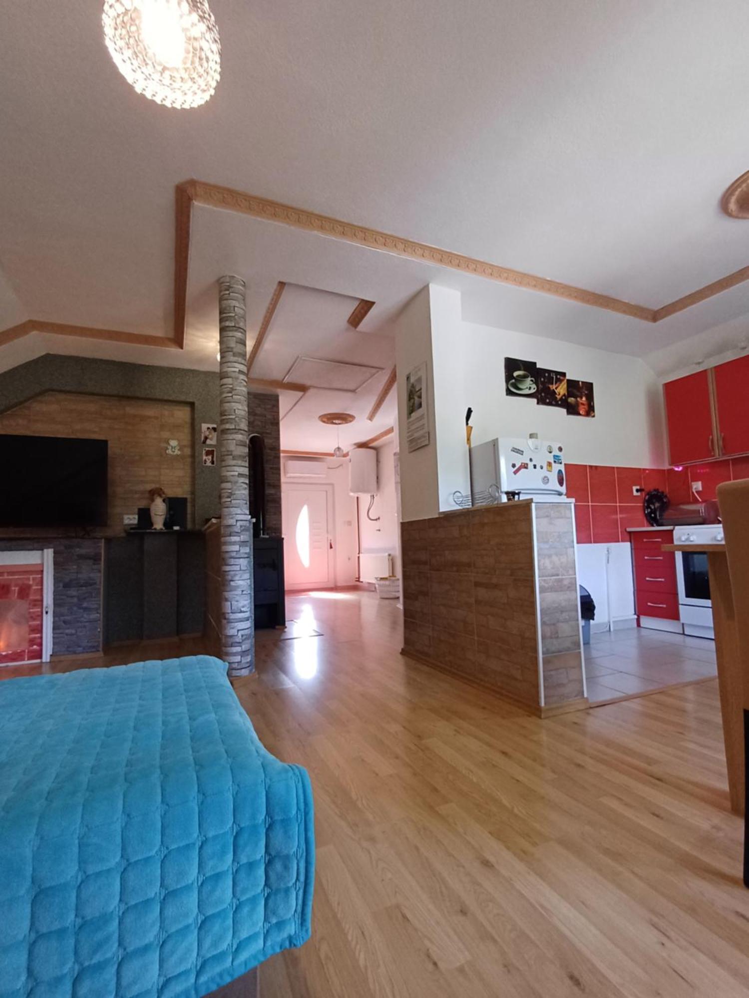 Apartman Denis Una Luzine Exteriér fotografie