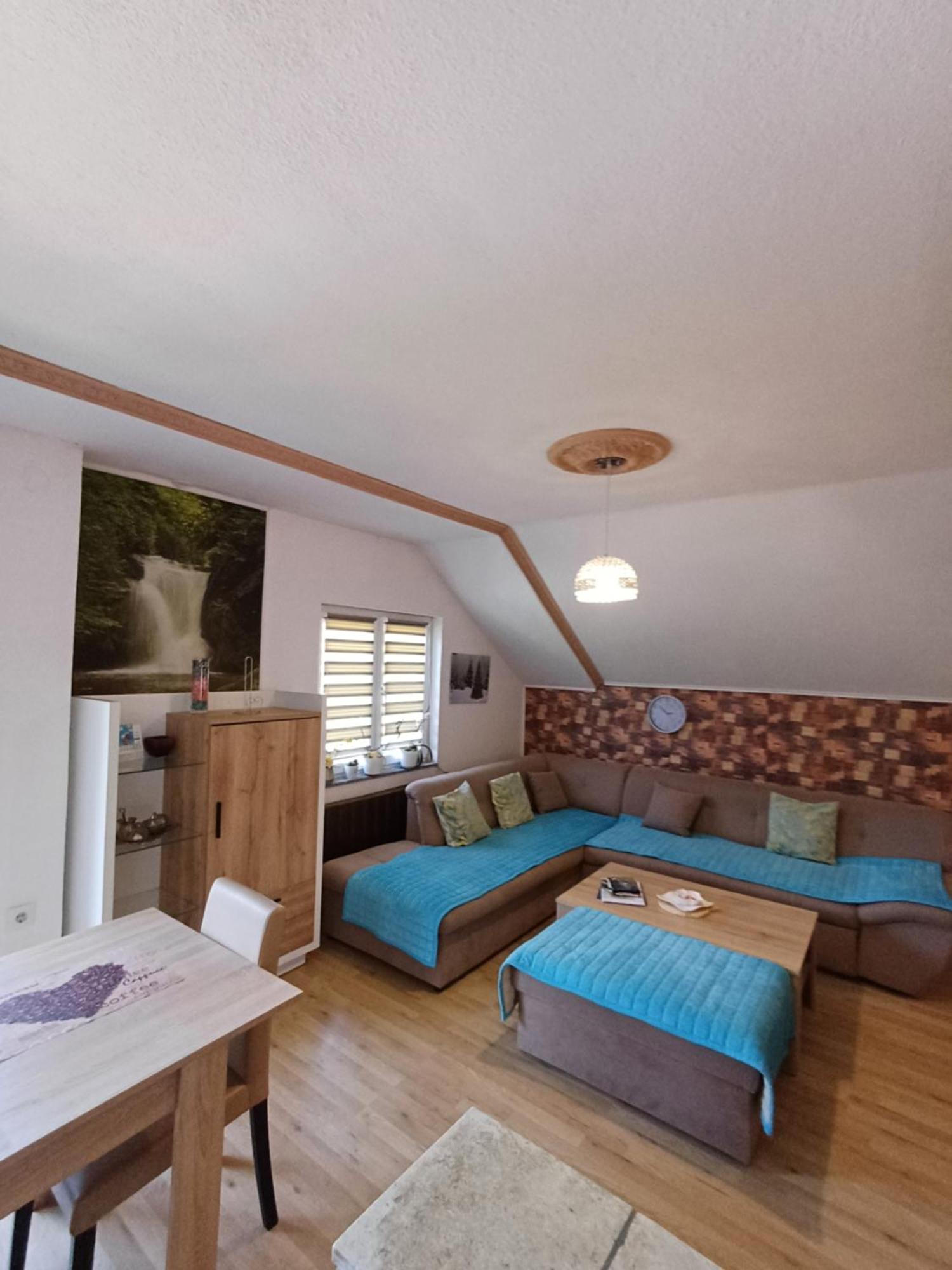 Apartman Denis Una Luzine Exteriér fotografie