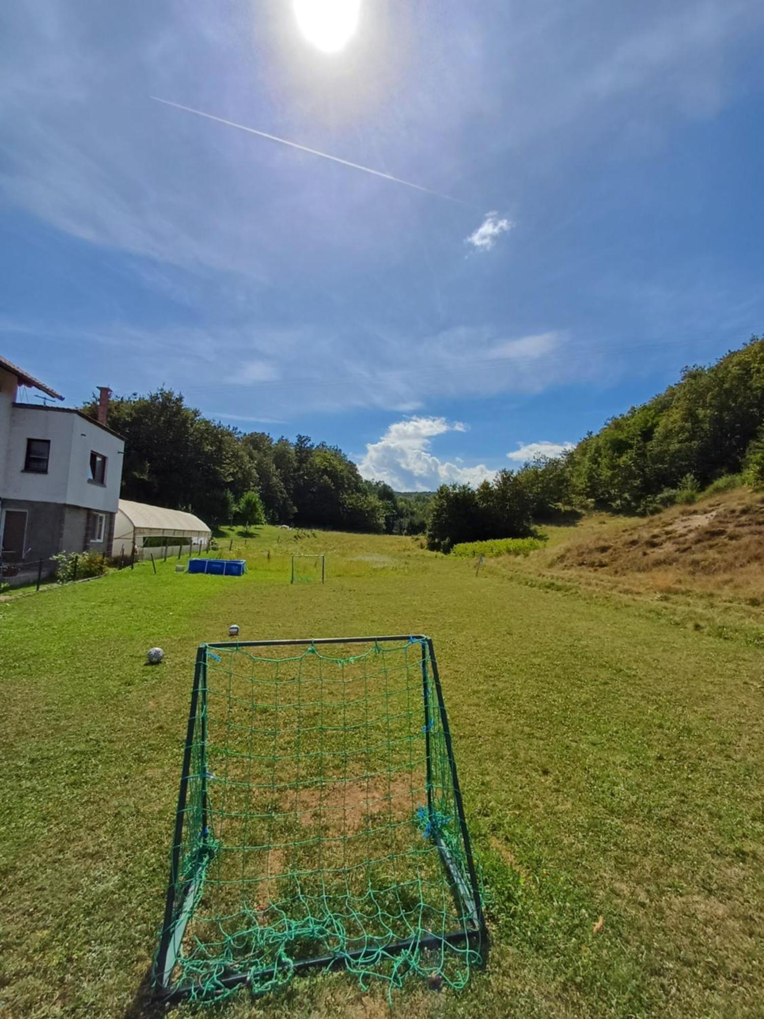 Apartman Denis Una Luzine Exteriér fotografie