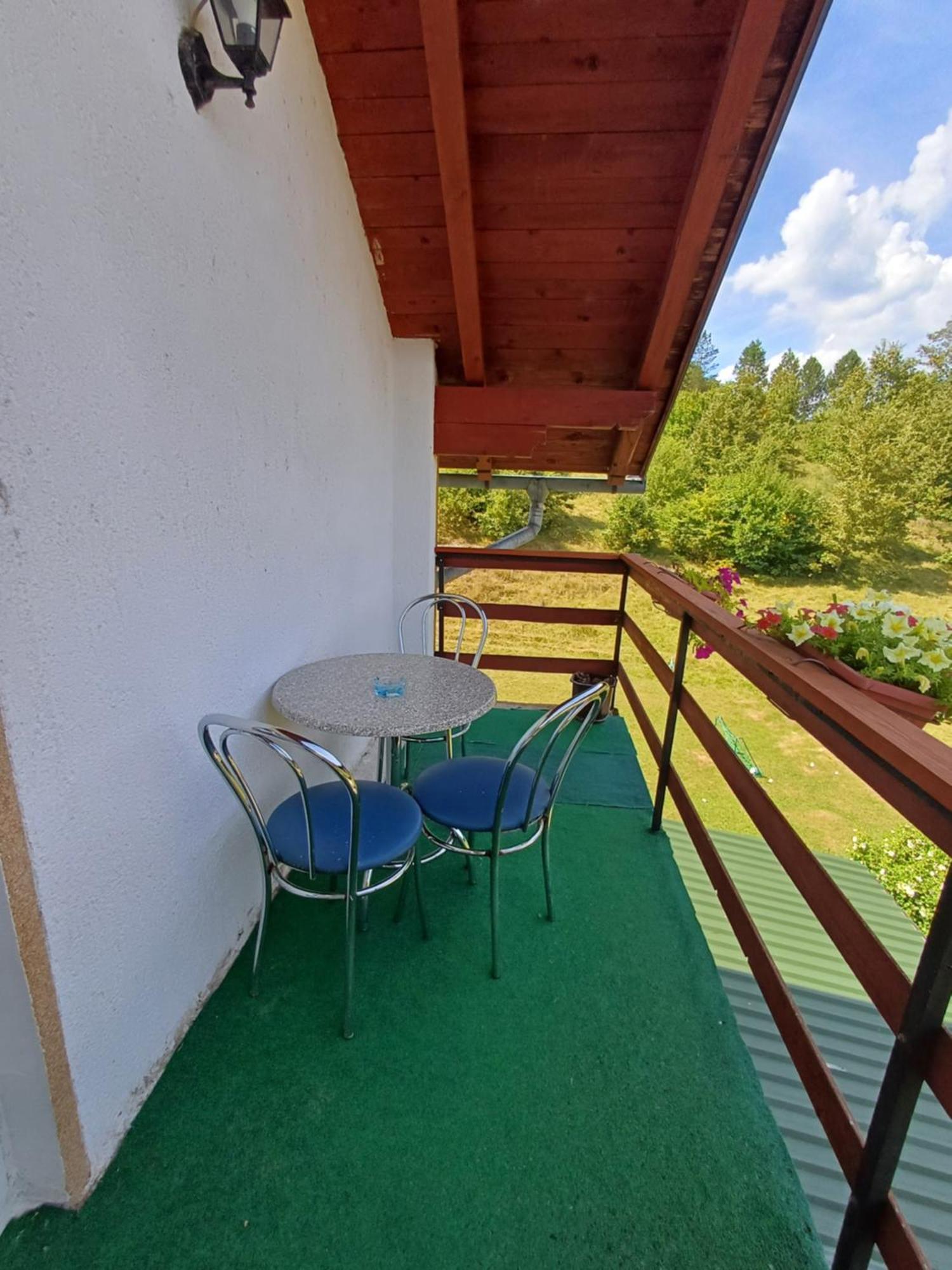 Apartman Denis Una Luzine Exteriér fotografie
