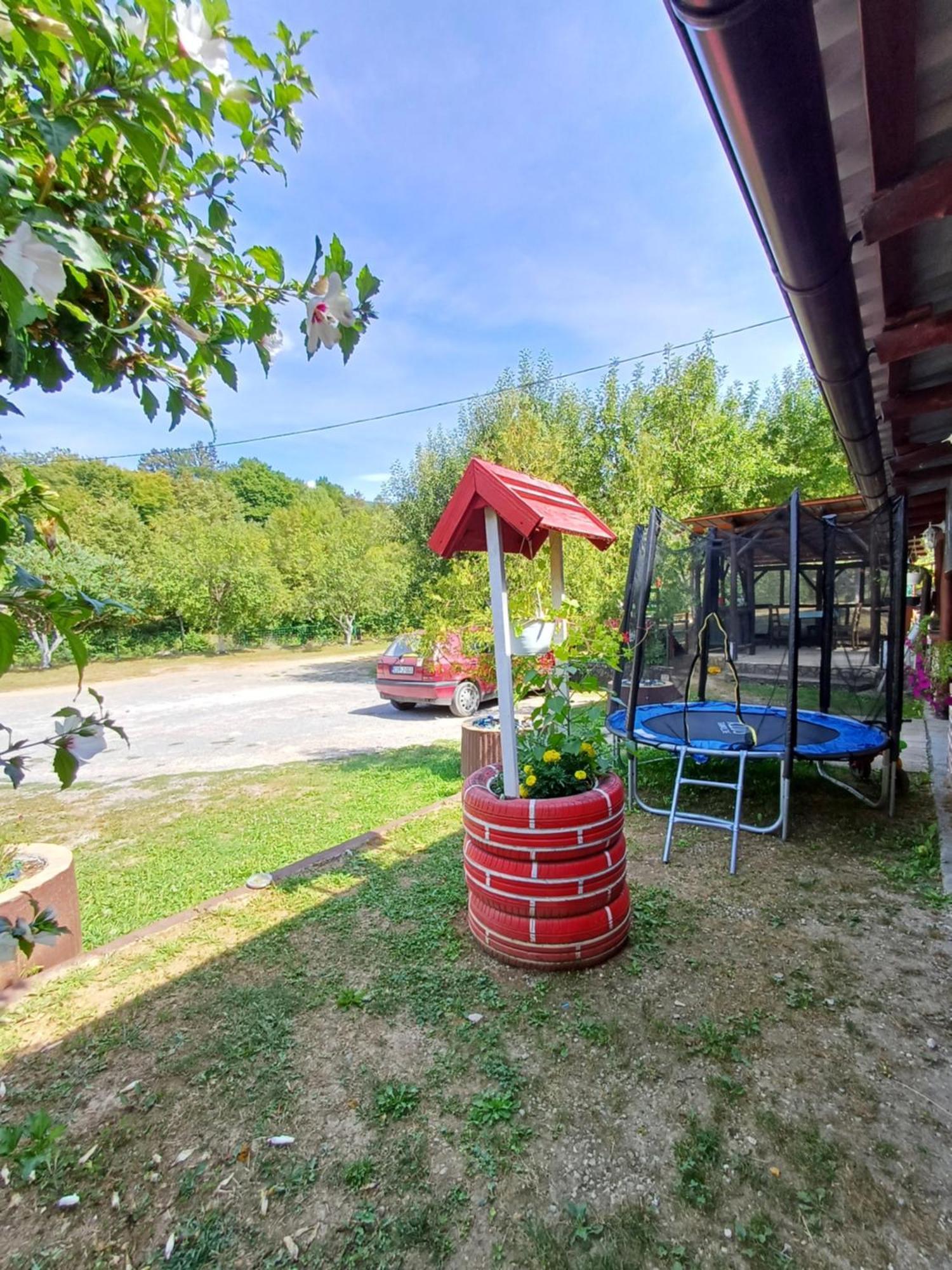 Apartman Denis Una Luzine Exteriér fotografie