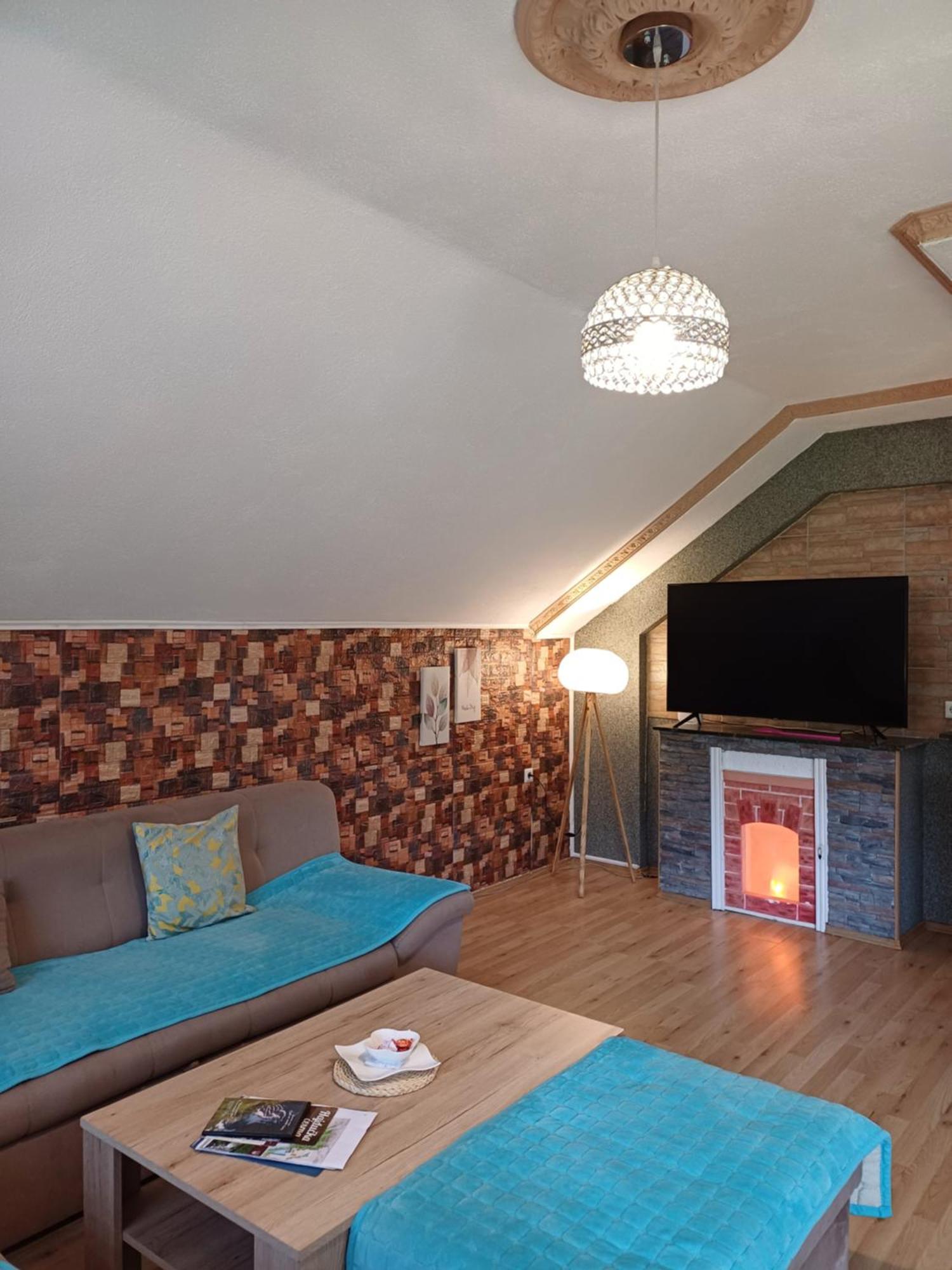 Apartman Denis Una Luzine Exteriér fotografie