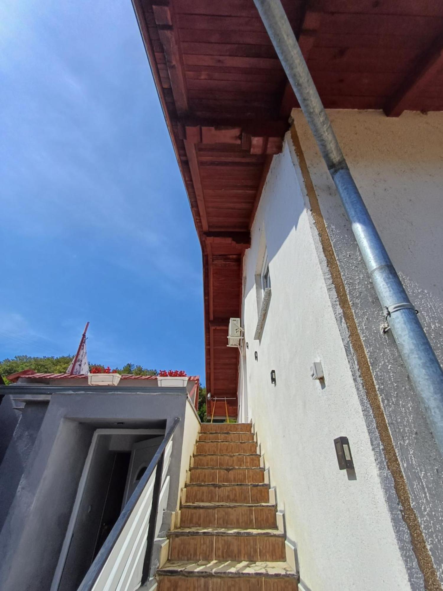 Apartman Denis Una Luzine Exteriér fotografie