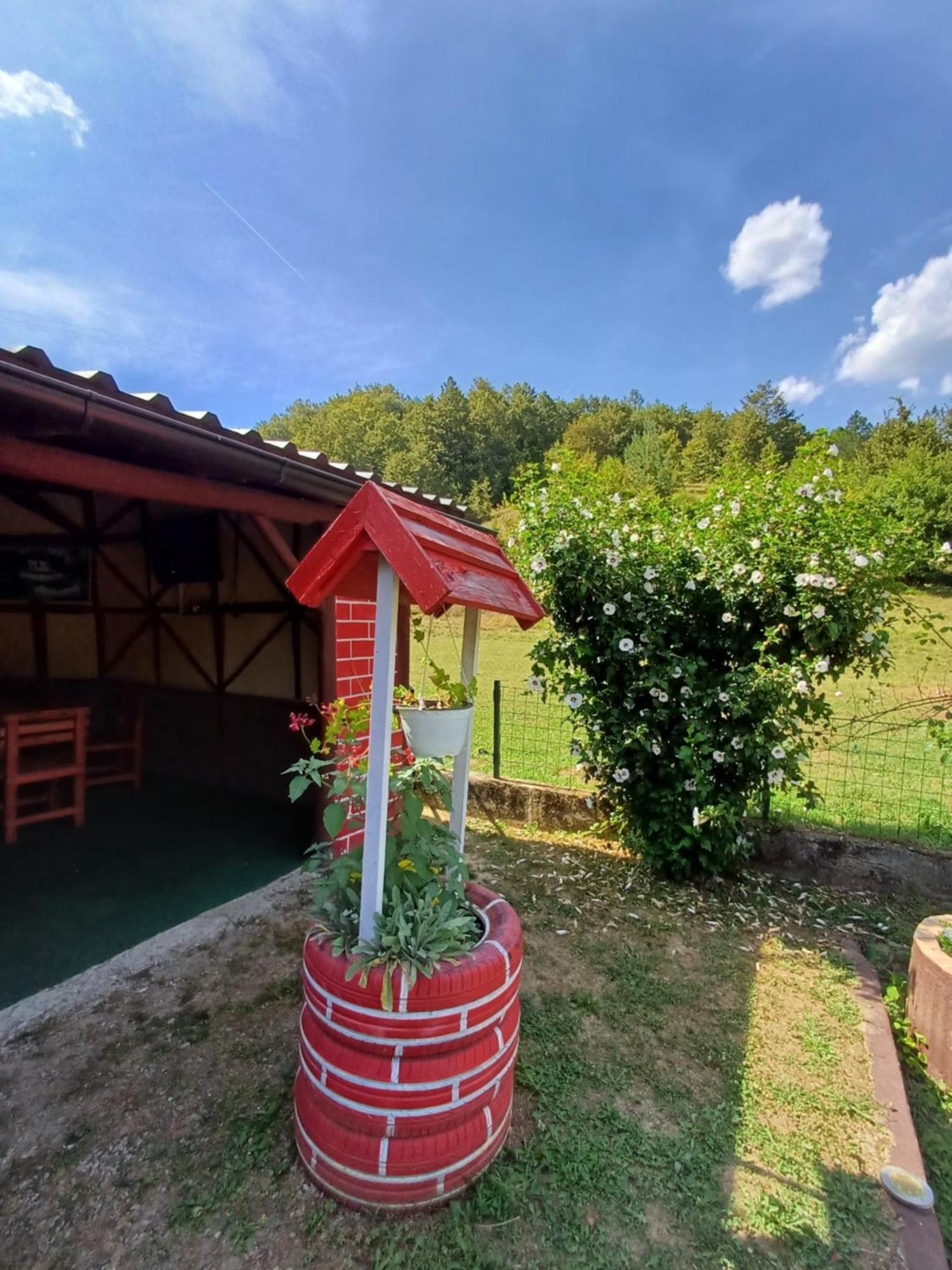 Apartman Denis Una Luzine Exteriér fotografie
