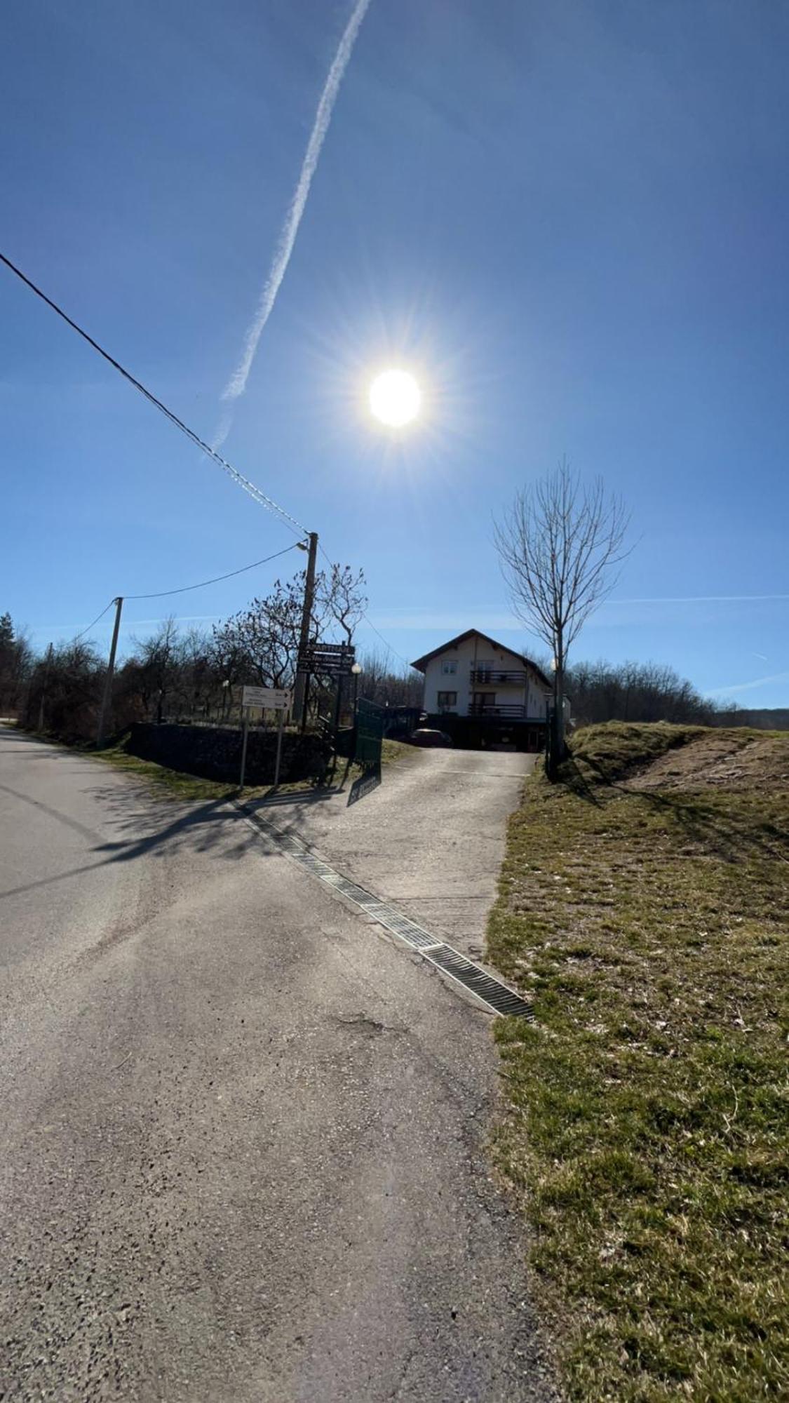Apartman Denis Una Luzine Exteriér fotografie
